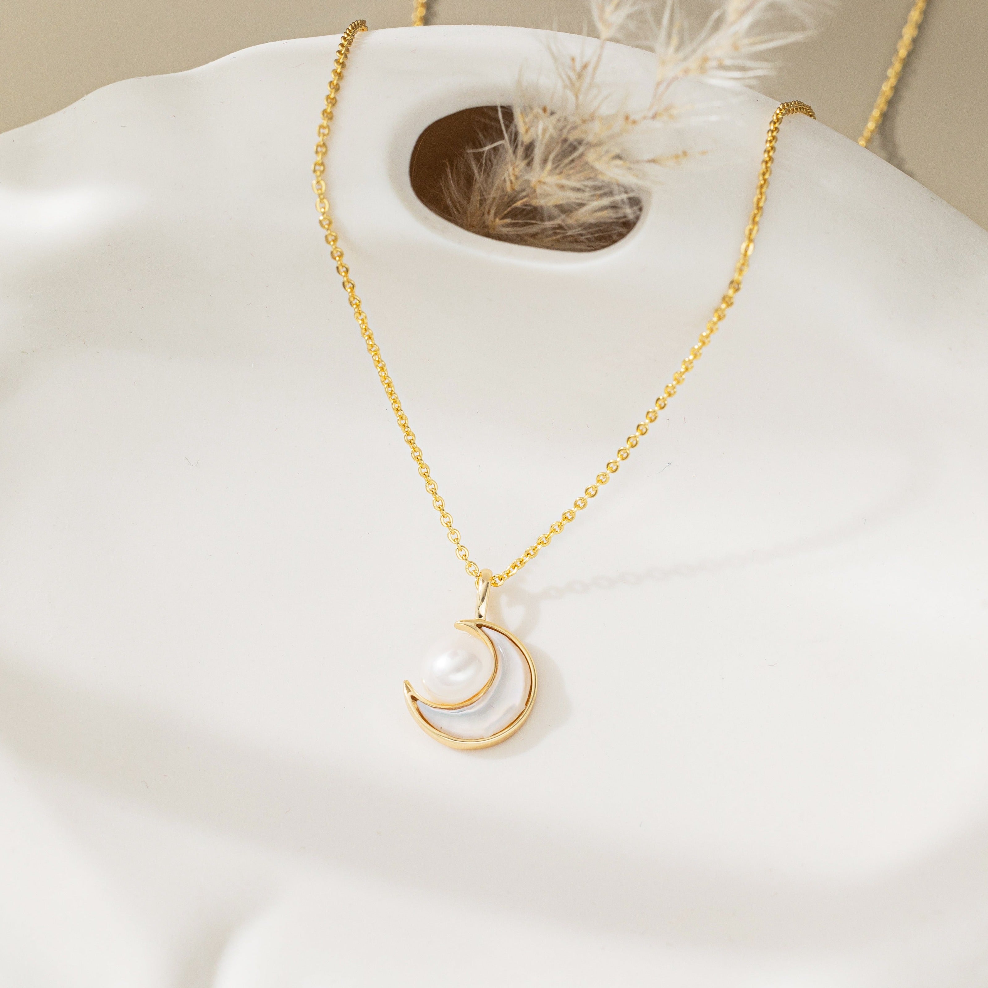 Natural Pearl on Crescent Moon Necklace (S925)