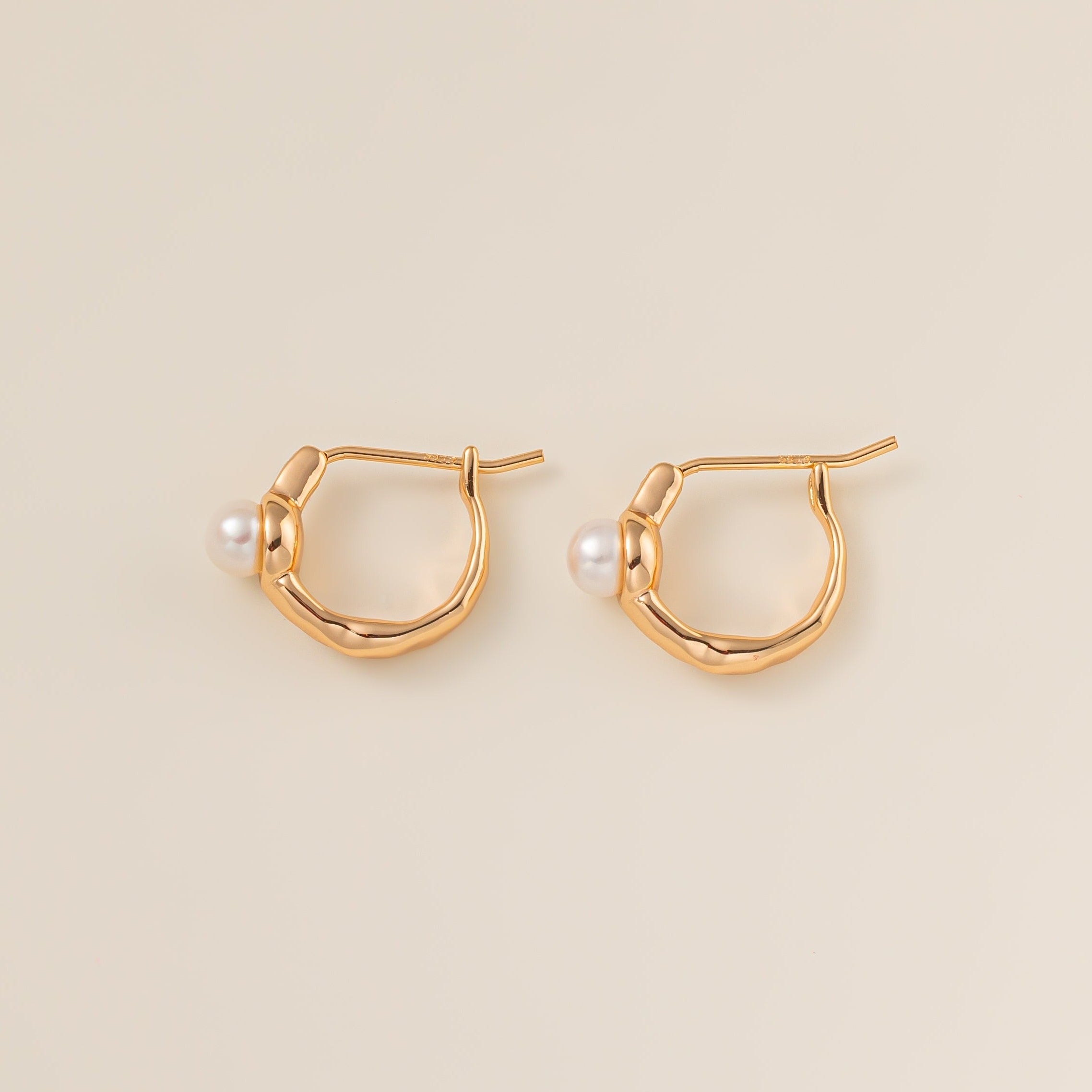 STMG Natural Pearl Hoop Earrings i