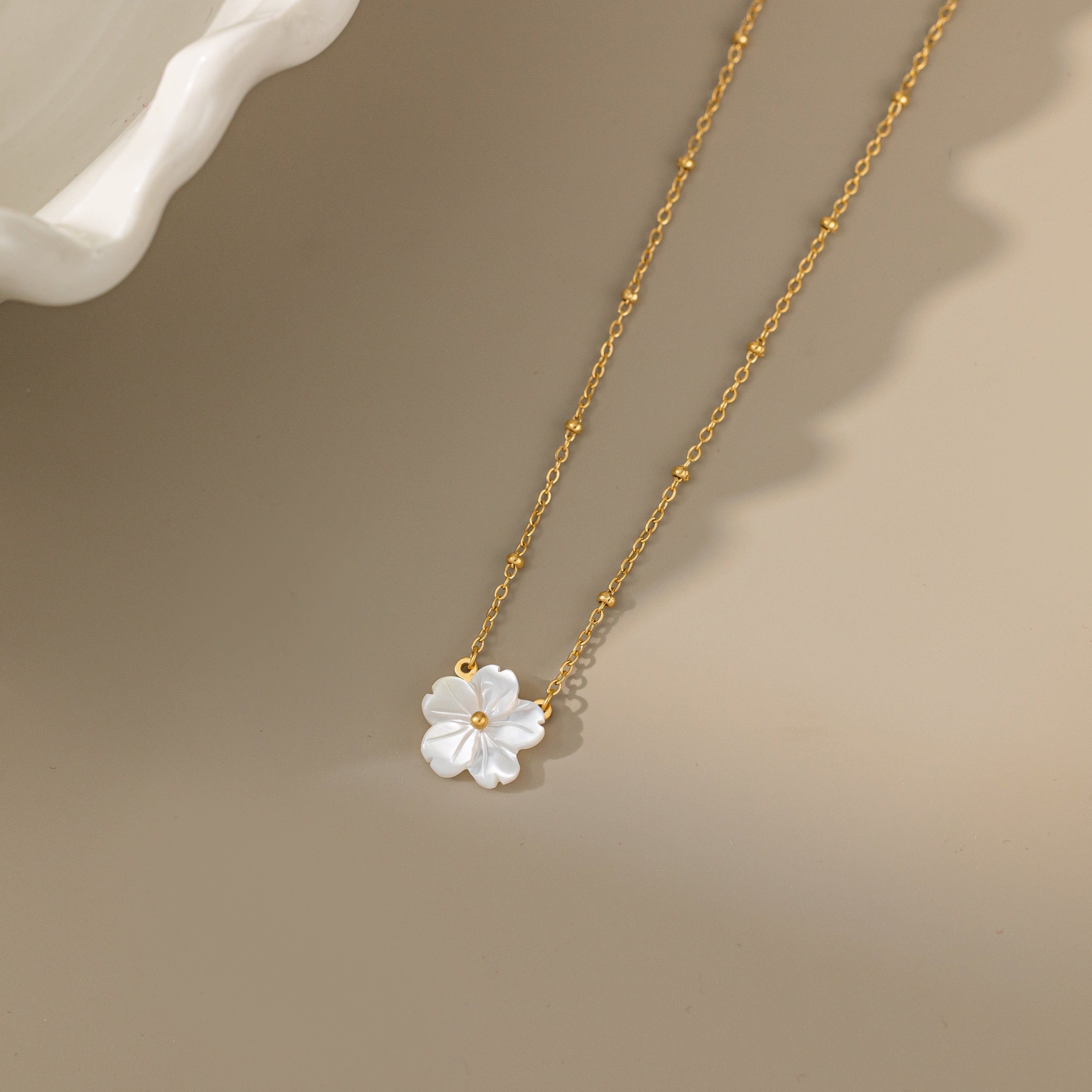 STMG Mother of Pearl Flower Necklace 