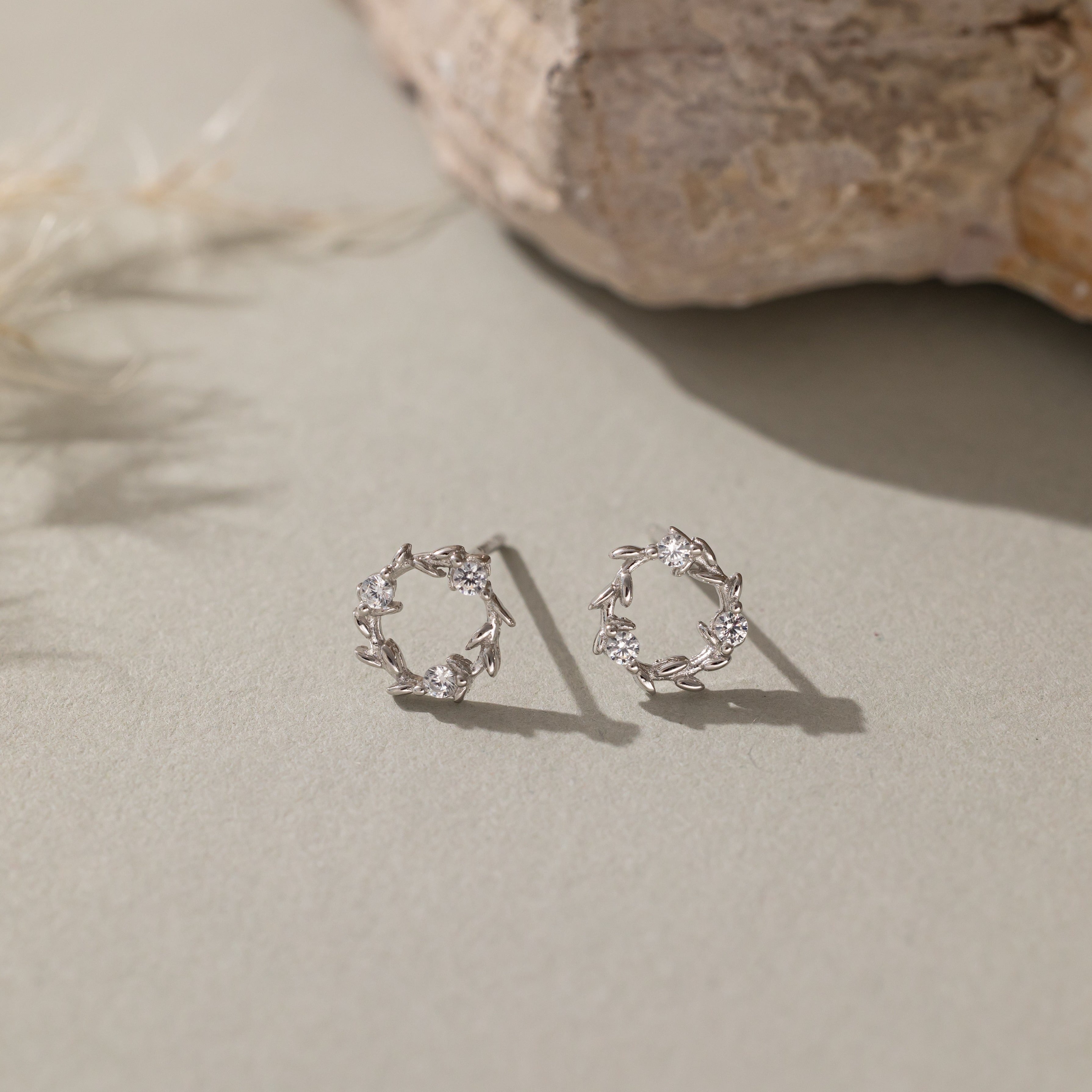 Boucles d'oreilles à tige en forme de petite couronne (S925)