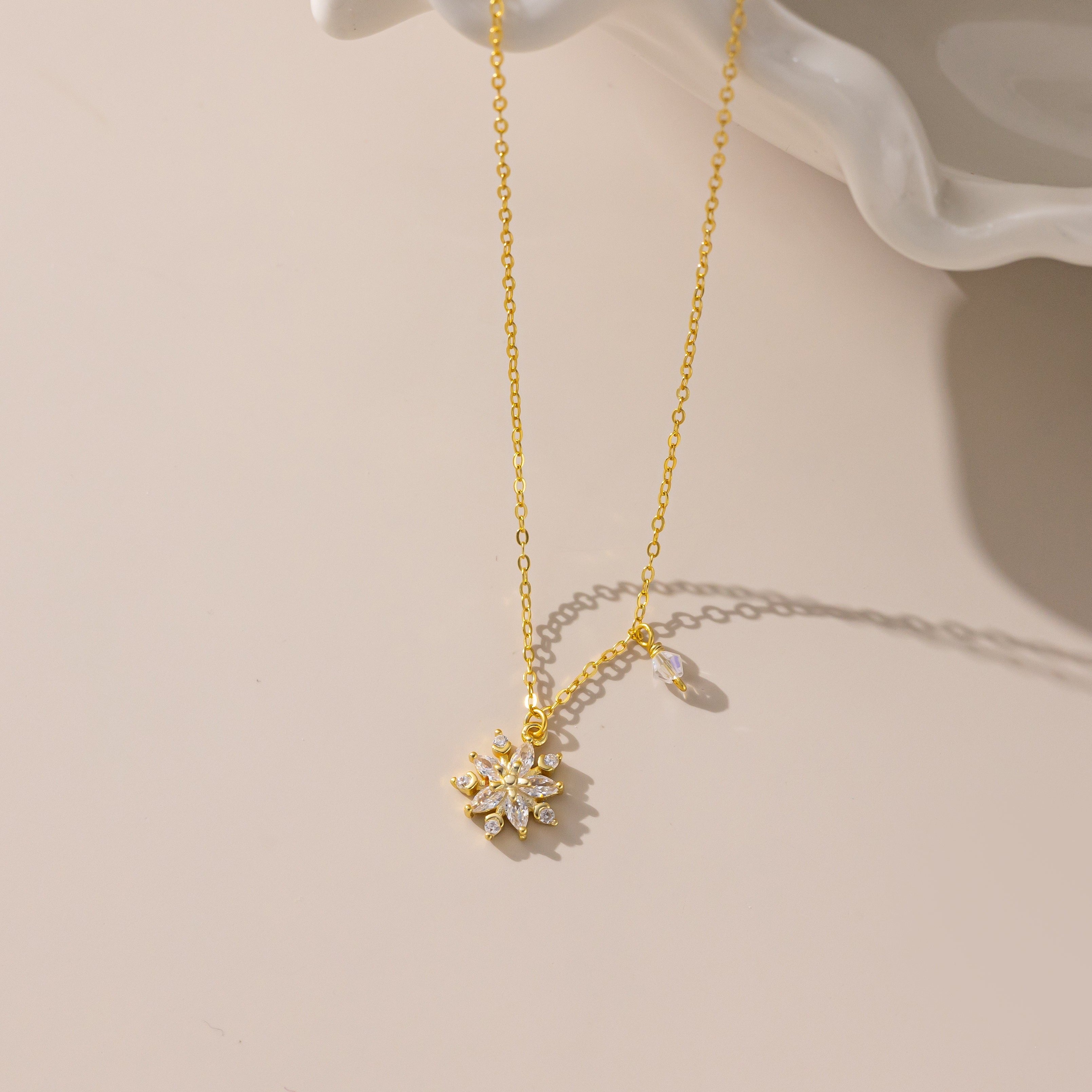 STMG Snowflake Necklace in gold