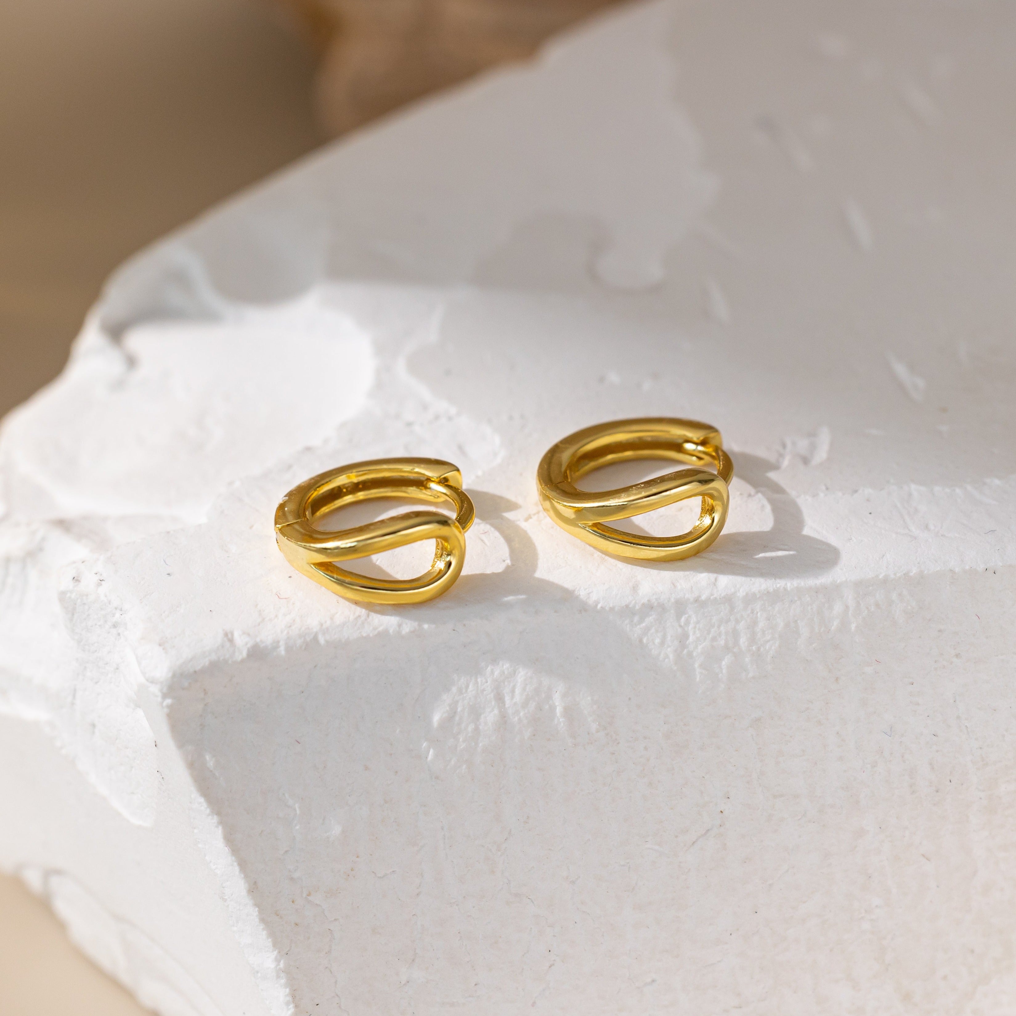 Geometric Droplet Hoops in gold