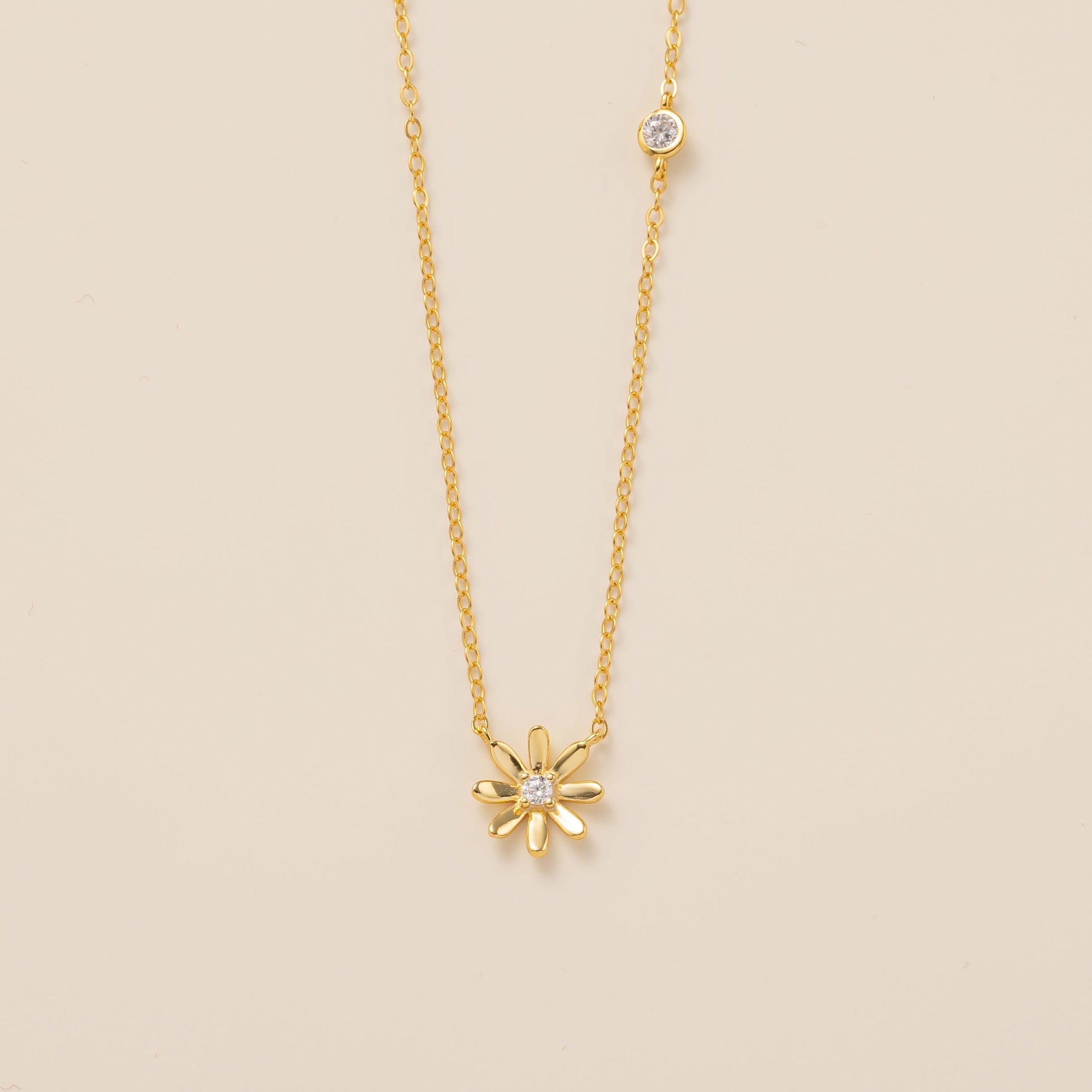 STMG Tiny Daisy Flower Necklace