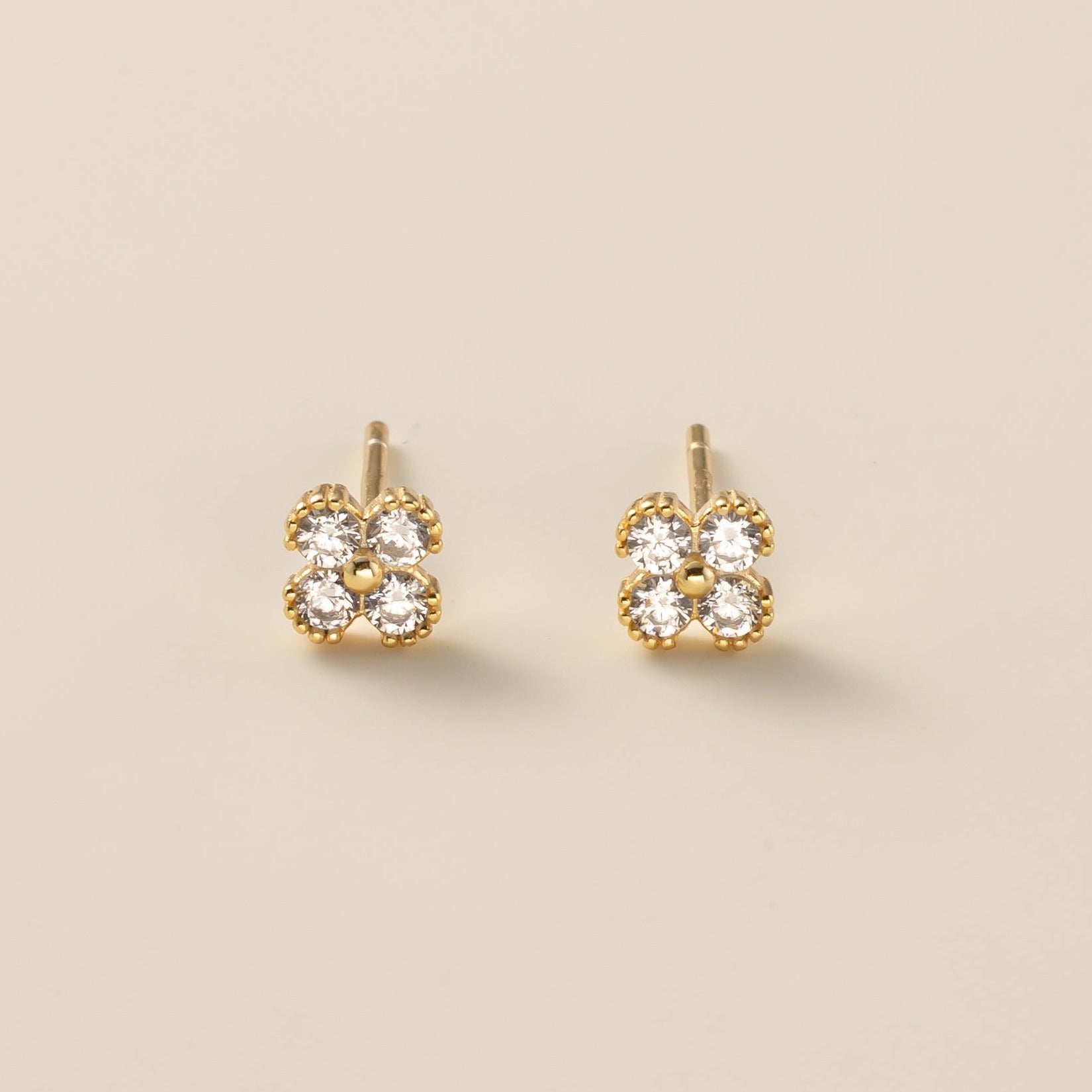 4-Leaf Clover Stud Earrings in gold 